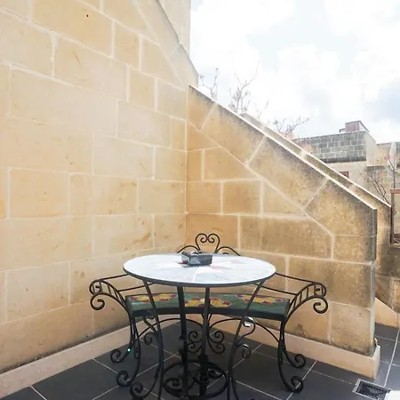 Getawaynpetto Private Duplex Maisonette With Jacuzzi Hot Tub * Mgarr