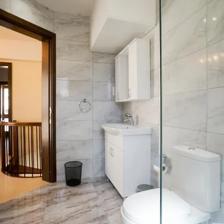 Getawaynpetto Private Duplex Maisonette With Jacuzzi Hot Tub *