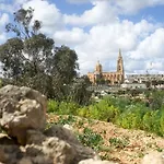 Getawaynpetto Private Duplex Maisonette With Jacuzzi Hot Tub Dom wakacyjny Mgarr