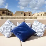 Dom wakacyjny Getawaynpetto Private Duplex Maisonette With Jacuzzi Hot Tub Mgarr