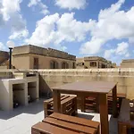 Getawaynpetto Private Duplex Maisonette With Jacuzzi Hot Tub