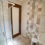 Dom wakacyjny Getawaynpetto Private Duplex Maisonette With Jacuzzi Hot Tub