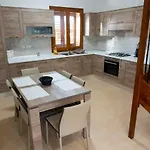 Getawaynpetto Private Duplex Maisonette With Jacuzzi Hot Tub