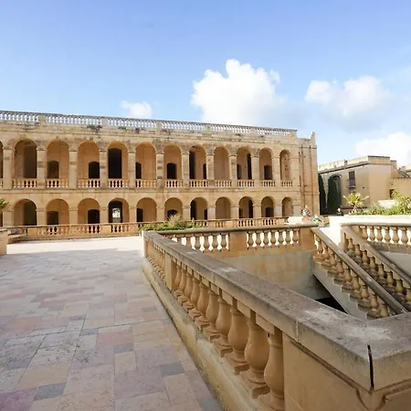 Hébergement de vacances Getawaynpetto Private Duplex Maisonette With Jacuzzi Hot Tub *