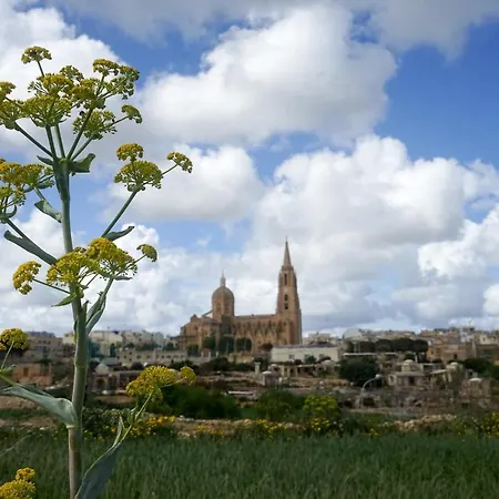 Getawaynpetto Private Duplex Maisonette With Jacuzzi Hot Tub Hébergement de vacances Mgarr