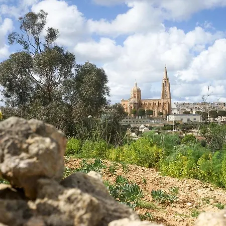 Getawaynpetto Private Duplex Maisonette With Jacuzzi Hot Tub Hébergement de vacances Mgarr