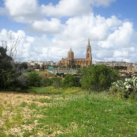 Getawaynpetto Private Duplex Maisonette With Jacuzzi Hot Tub *