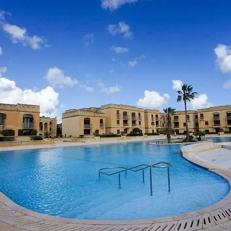 Getawaynpetto Private Duplex Maisonette With Jacuzzi Hot Tub *