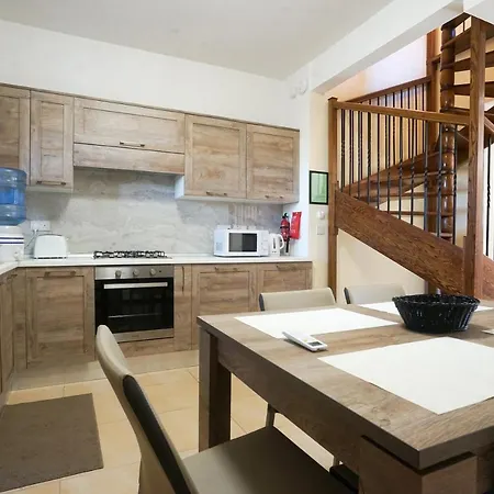 Getawaynpetto Private Duplex Maisonette With Jacuzzi Hot Tub * Mgarr
