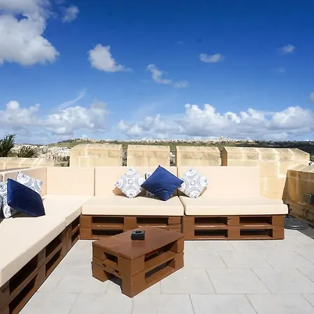 Getawaynpetto Private Duplex Maisonette With Jacuzzi Hot Tub בית נופש Mgarr