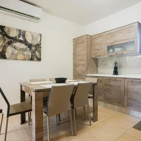 Getawaynpetto Private Duplex Maisonette With Jacuzzi Hot Tub Vakantiehuis *