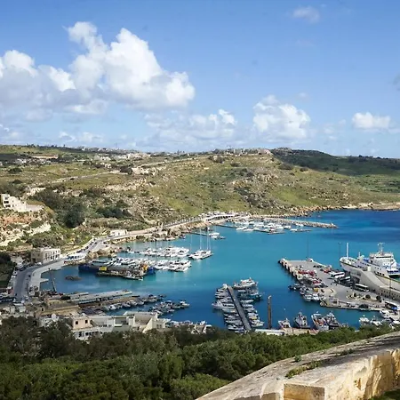 Getawaynpetto Private Duplex Maisonette With Jacuzzi Hot Tub