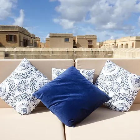 Vakantiehuis Getawaynpetto Private Duplex Maisonette With Jacuzzi Hot Tub Mgarr