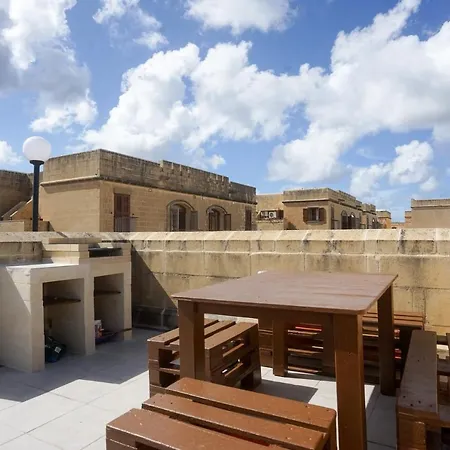 Getawaynpetto Private Duplex Maisonette With Jacuzzi Hot Tub