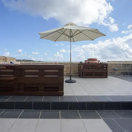 Hébergement de vacances Getawaynpetto Private Duplex Maisonette With Jacuzzi Hot Tub