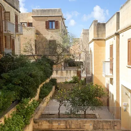 בית נופש Getawaynpetto Private Duplex Maisonette With Jacuzzi Hot Tub Mgarr