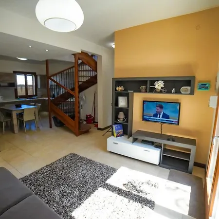 Getawaynpetto Private Duplex Maisonette With Jacuzzi Hot Tub Mgarr