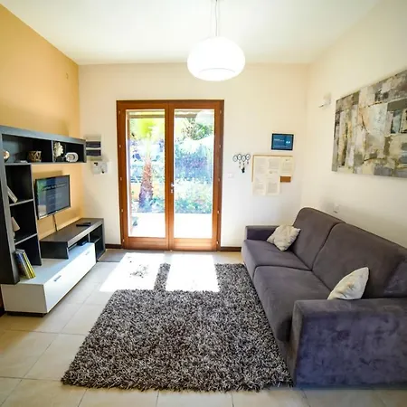 Getawaynpetto Private Duplex Maisonette With Jacuzzi Hot Tub