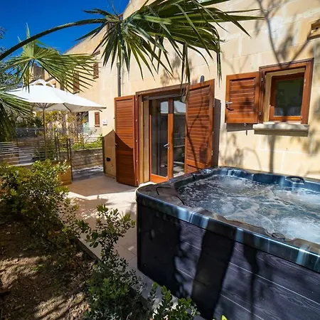 Getawaynpetto Private Duplex Maisonette With Jacuzzi Hot Tub Hébergement de vacances *