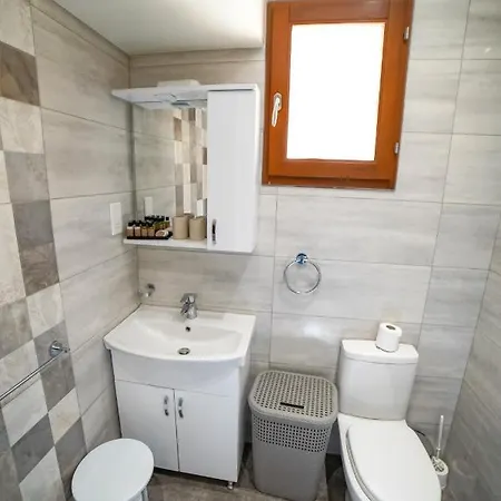 Hébergement de vacances Getawaynpetto Private Duplex Maisonette With Jacuzzi Hot Tub