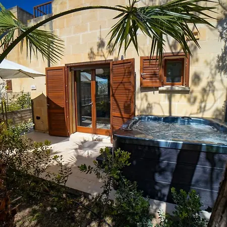 Getawaynpetto Private Duplex Maisonette With Jacuzzi Hot Tub