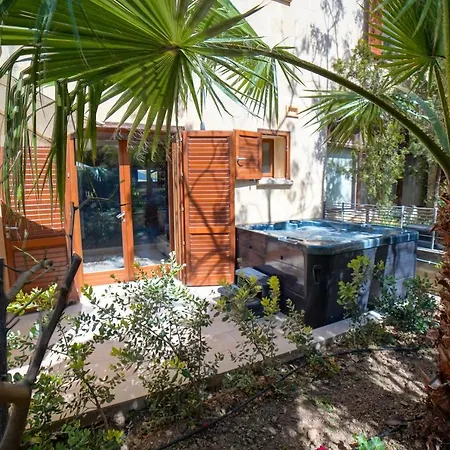 Getawaynpetto Private Duplex Maisonette With Jacuzzi Hot Tub Vakantiehuis