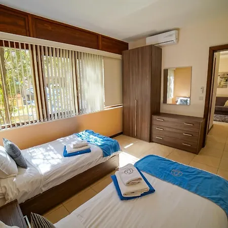 Getawaynpetto Private Duplex Maisonette With Jacuzzi Hot Tub *