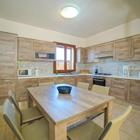 Hébergement de vacances Getawaynpetto Private Duplex Maisonette With Jacuzzi Hot Tub *