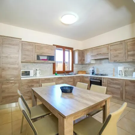 Getawaynpetto Private Duplex Maisonette With Jacuzzi Hot Tub Hébergement de vacances