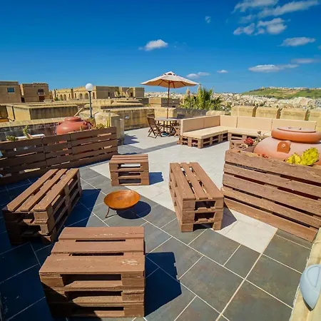 Vakantiehuis Getawaynpetto Private Duplex Maisonette With Jacuzzi Hot Tub Mgarr