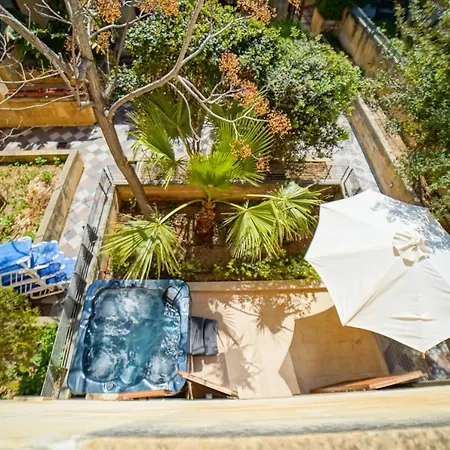 Getawaynpetto Private Duplex Maisonette With Jacuzzi Hot Tub