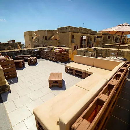 Getawaynpetto Private Duplex Maisonette With Jacuzzi Hot Tub Mgarr