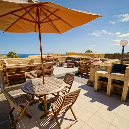 Getawaynpetto Private Duplex Maisonette With Jacuzzi Hot Tub * Mgarr
