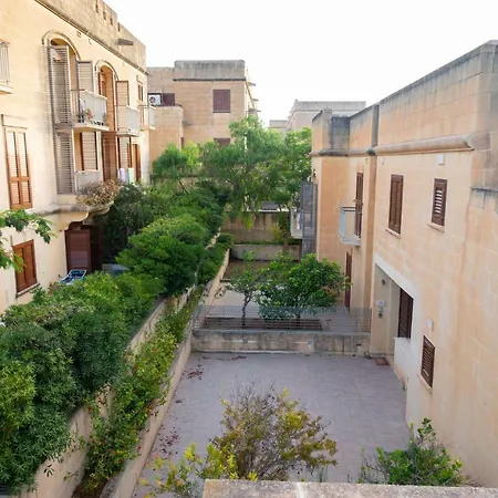 Getawaynpetto Private Duplex Maisonette With Jacuzzi Hot Tub Mgarr