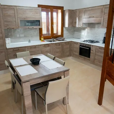 Getawaynpetto Private Duplex Maisonette With Jacuzzi Hot Tub