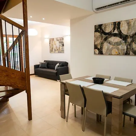 Getawaynpetto Private Duplex Maisonette With Jacuzzi Hot Tub Mgarr