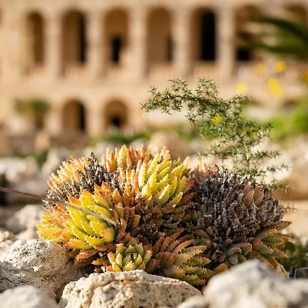 Getawaynpetto Private Duplex Maisonette With Jacuzzi Hot Tub Mgarr