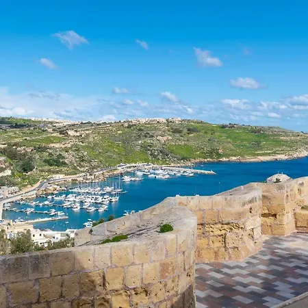 Hébergement de vacances Getawaynpetto Private Duplex Maisonette With Jacuzzi Hot Tub *