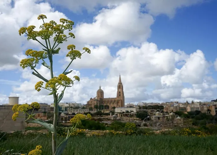 Getawaynpetto Private Duplex Maisonette With Jacuzzi Hot Tub Дом отдыха Mgarr