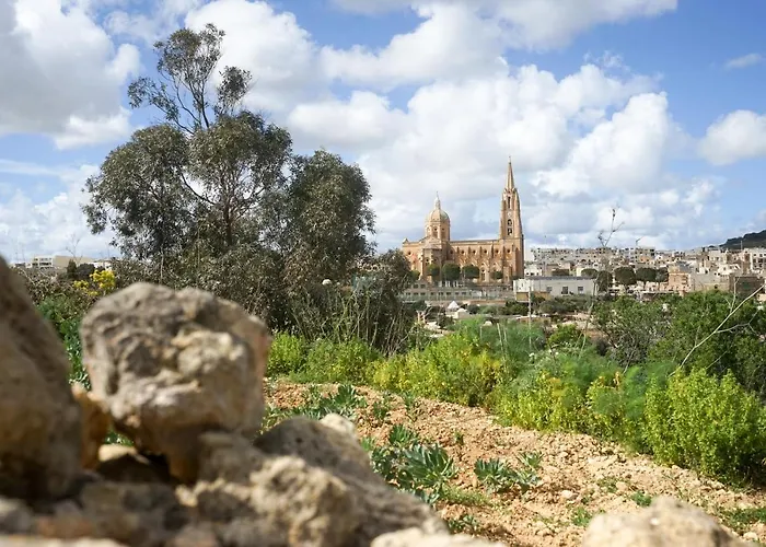 Getawaynpetto Private Duplex Maisonette With Jacuzzi Hot Tub Дом отдыха Mgarr