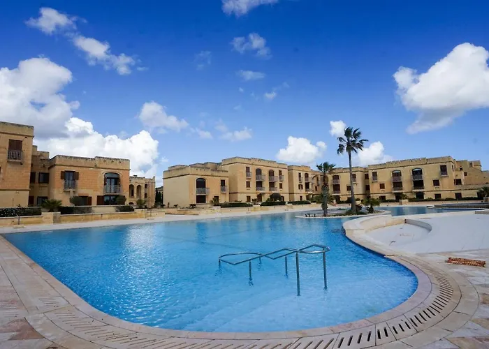 Getawaynpetto Private Duplex Maisonette With Jacuzzi Hot Tub *