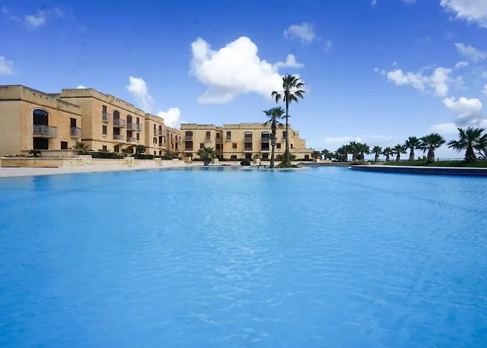 Getawaynpetto Private Duplex Maisonette With Jacuzzi Hot Tub Mgarr