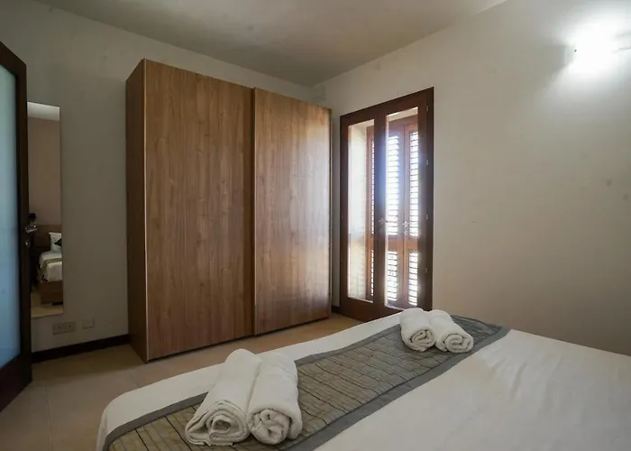 Дом отдыха Getawaynpetto Private Duplex Maisonette With Jacuzzi Hot Tub *