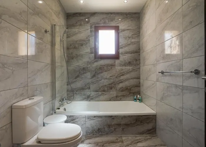 Getawaynpetto Private Duplex Maisonette With Jacuzzi Hot Tub