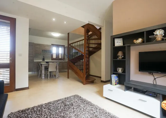 Getawaynpetto Private Duplex Maisonette With Jacuzzi Hot Tub * Mgarr