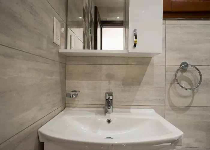 Дом отдыха Getawaynpetto Private Duplex Maisonette With Jacuzzi Hot Tub Mgarr