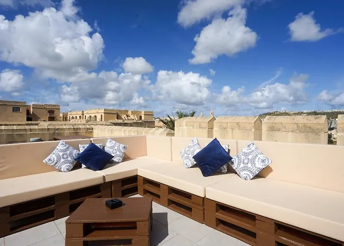 Getawaynpetto Private Duplex Maisonette With Jacuzzi Hot Tub *