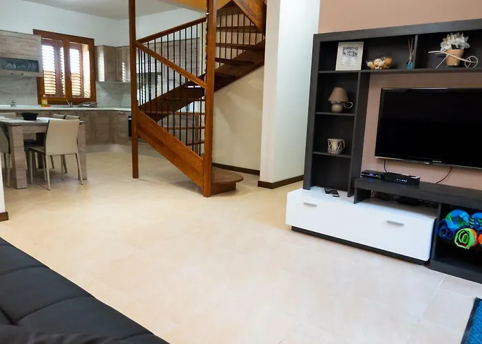 Getawaynpetto Private Duplex Maisonette With Jacuzzi Hot Tub Дом отдыха Mgarr